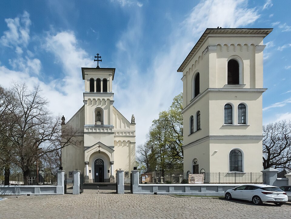 Kościół św. Katarzyny i wolnostojąca dzwonnica przy ulicy Fosa